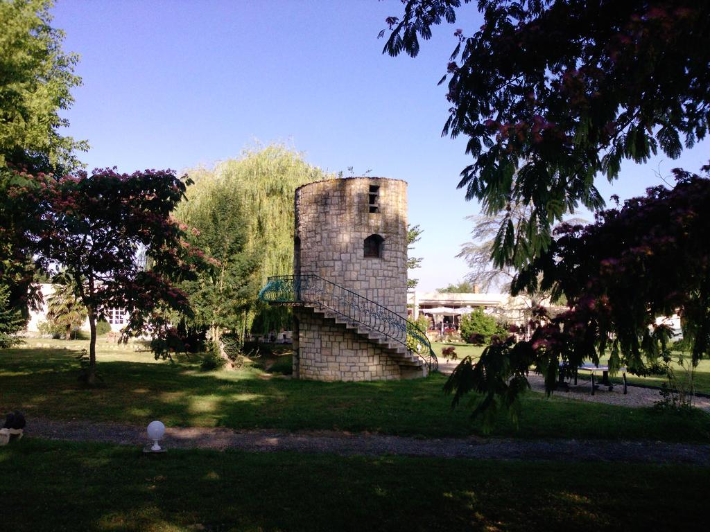 Logis Hotel & Restaurant Le Fleurance Exterior foto